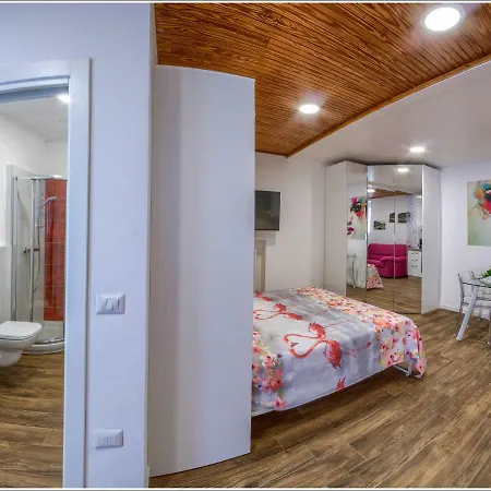 Apartament Monolocale “sale & Pepe” *